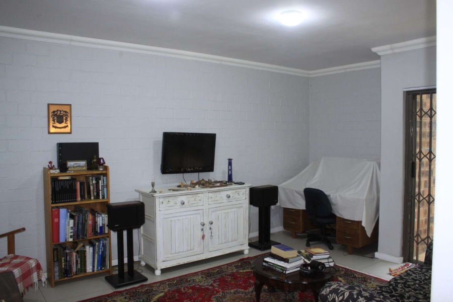 To Let 1 Bedroom Property for Rent in Heldervue Western Cape